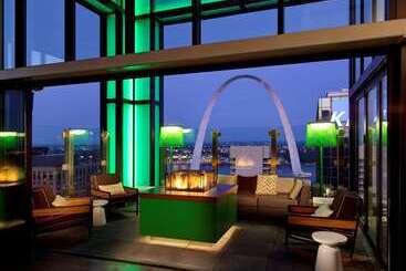 هتل Hilton St. Louis At The Ballpark
