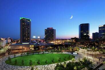 هتل Hilton St. Louis At The Ballpark