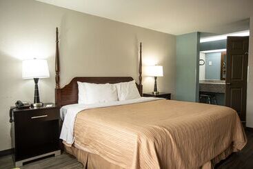 בית מלון כפרי Knights Inn Mount Airy