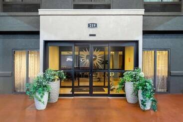 هتل La Quinta Inn By Wyndham Pigeon Forgedollywood