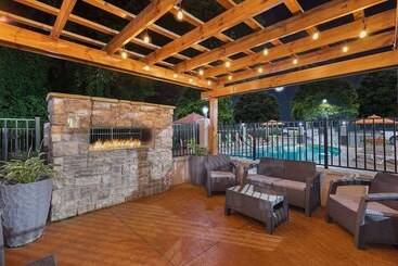 هتل La Quinta Inn By Wyndham Pigeon Forgedollywood