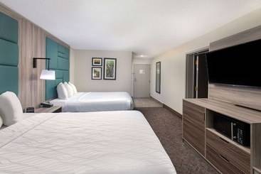 هتل La Quinta Inn By Wyndham Pigeon Forgedollywood