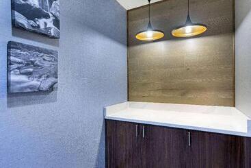 هتل La Quinta Inn By Wyndham Pigeon Forgedollywood