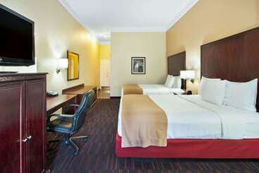 هتل La Quinta By Wyndham Albuquerque Midtown Newly Renovated