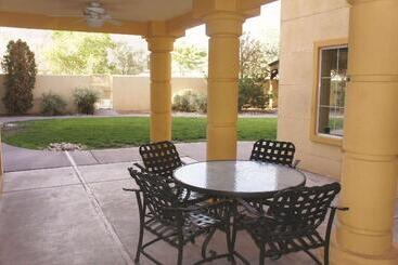 هتل La Quinta By Wyndham Albuquerque Midtown Newly Renovated