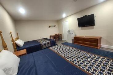 هتل Majestic Inn & Suites
