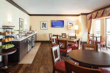 هتل Marriott Savannah Riverfront
