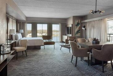 هتل Marriott Savannah Riverfront