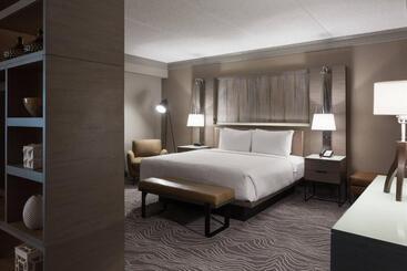 هتل Marriott Savannah Riverfront