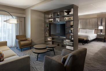 هتل Marriott Savannah Riverfront