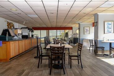 هتل Monterey Bay Suites