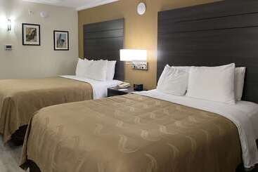 هتل Quality Inn Branson  Hwy 76 Central