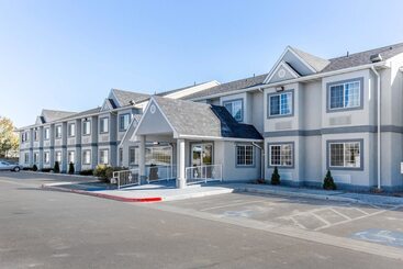 هتل Quality Inn & Suites Elko