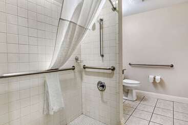 هتل Quality Inn & Suites Longview I20