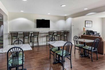 هتل Quality Inn & Suites Longview I20
