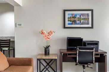 هتل Quality Inn & Suites Longview I20