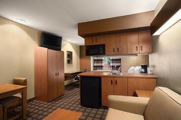 هتل Quality Inn & Suites Longview I20