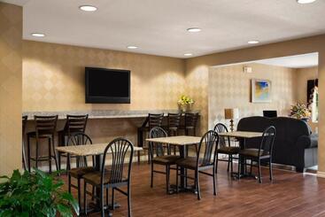 هتل Quality Inn & Suites Longview I20