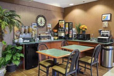 هتل Quality Inn & Suites Longview I20