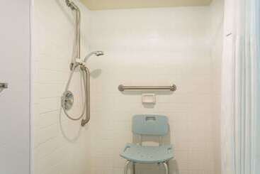 هتل Ramada By Wyndham Cedar City