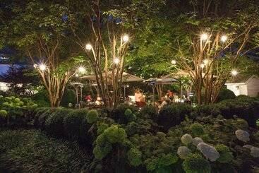 هتل The 1770 House Restaurant & Inn