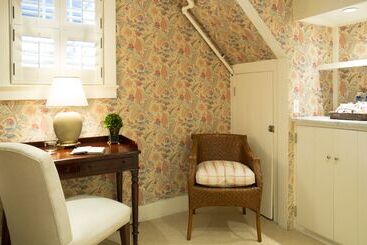 هتل The 1770 House Restaurant & Inn