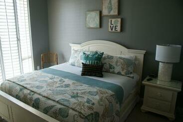 هتل Beach Club Avalon #601