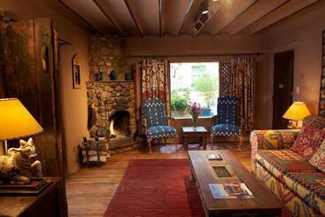 هتل The Inn Of The Five Graces