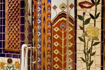 هتل The Inn Of The Five Graces