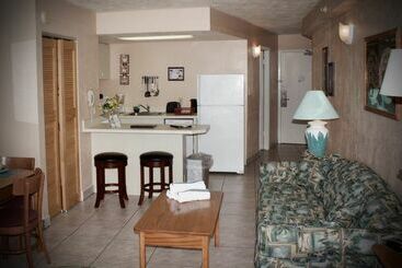 هتل The Suites At Americano Beach