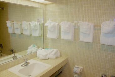 هتل The Suites At Americano Beach