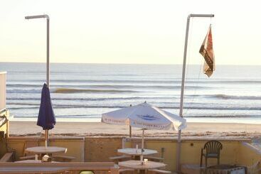 هتل The Suites At Americano Beach