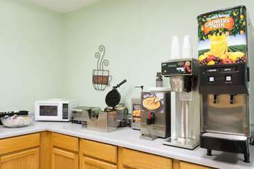 Microtel Inn & Suites By Wyndham Riverside
