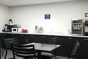 Microtel Inn & Suites By Wyndham Riverside