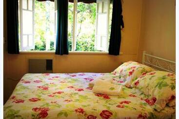 Coral Lodge Bed And Breakfast Inn
