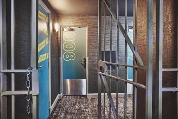 هتل Garrison Cells
