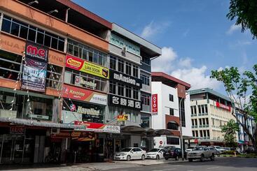 هتل Oyo 90055 Mansion Inn