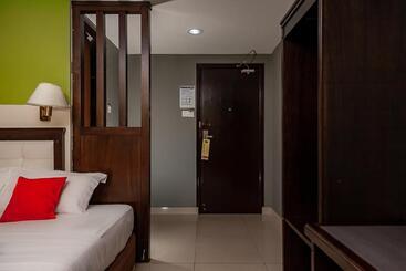 هتل Oyo 90055 Mansion Inn