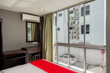 هتل Oyo 90055 Mansion Inn