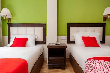هتل Oyo 90055 Mansion Inn