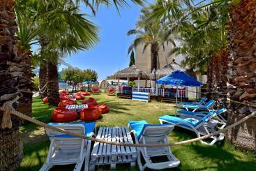 هتل Tui Blue Tropical