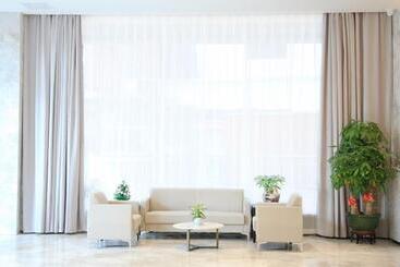 Lavande Hotels·shenzhen North Railway Station Longhua Yicheng Center