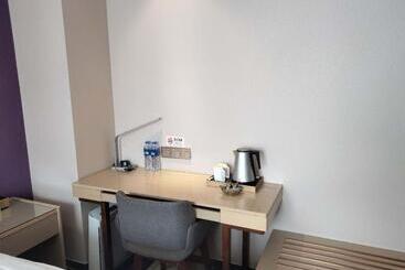 Lavande Hotels·shenzhen North Railway Station Longhua Yicheng Center