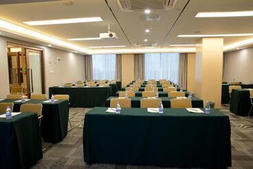 Lavande Hotels·shenzhen North Railway Station Longhua Yicheng Center