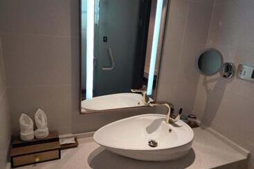 Lavande Hotels·shenzhen North Railway Station Longhua Yicheng Center
