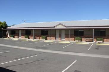 מוטל The Saltbush Motor Inn