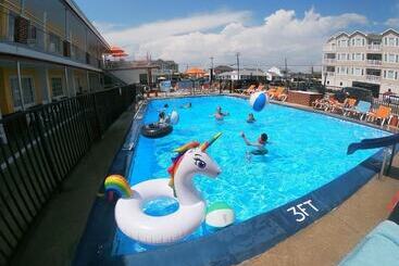 Sea Chest Motel