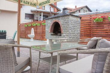 تختخواب و صبحانه Villa Maja