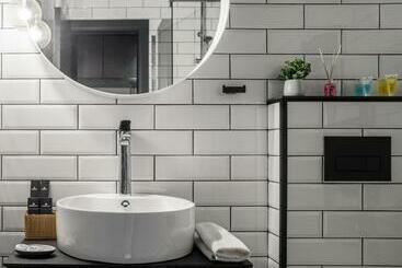 هتل 7 Rooms Suites