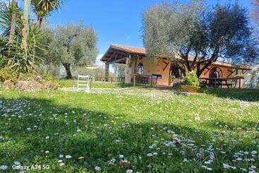 هتل Agriturismo Bio Pian Dei Casali